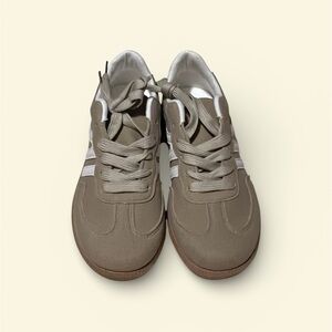 Women's Vintage Style Tan Athletic Shoes Size 7.5 US 38 EU